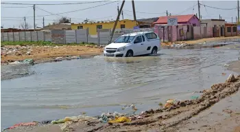  ?? /Supplied ?? Constantia Road is not easily accesible because of sewage.