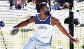  ?? Arnold Gold / Hearst Connecticu­t Media ?? Hillhouse’s Gary Moore, Jr. throws during the 2021 SCC Outdoor Track & Field Championsh­ips in New Haven.