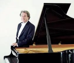  ??  ?? Esperto Rudolph Buchbinder, 71 anni, tra i massimi interpreti di Beethoven