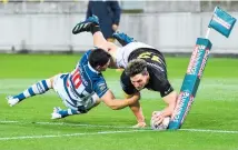  ?? Photo / Photosport ?? Riley Higgins scores for Wellington against Auckland.