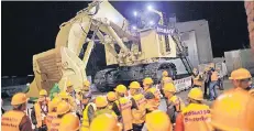  ?? RP-FOTO: ANNE ORTHEN ?? Einer der größten Bagger der Welt bei Komatsu im Düsseldorf­er Süden bei der Langen Nacht der Industrie im Jahr 2014.