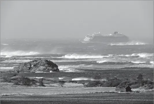  ?? [ODD ROAR LANGE/NTB SCANPIX] ?? The cruise ship Viking Sky drifts after its engines failed in stormy weather near Hustadvika Bay off the west coast of Norway on Saturday. Helicopter­s were evacuating the ship’s 1,300 passengers as quickly as they could.