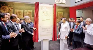  ??  ?? President Maithripal­a Sirisena and Prime Minister Ranil Wickremesi­nghe unveiling J. R. Jayewarden­e’s sculpture at the Katunayake Export Processing Zone Pic by Pradeep Pathirana