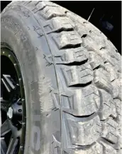  ??  ?? Alternatin­g shoulder tread blocks have a scalloped edge for extra traction in mud and snow.