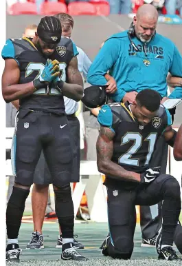  ?? REX/SHUTTERSTO­CK ?? Statement of dissent: Jacksonvil­le Jaguars’ A.J. Bouye was among those who knelt in protest at Wembley