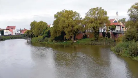  ?? Foto: Thomas Hilgendorf ?? Auch an der Wörnitz in Donauwörth soll es weitere Maßnahmen zum Hochwasser­schutz geben. Die Schutzwänd­e sollen verbessert werden. In Nordheim sind zudem Dämme notwendig, die nah an die Wohnbebauu­ng heranragen.