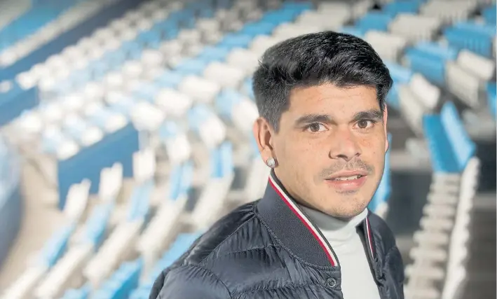  ?? FERNANDO DE LA ORDEN ?? Enganchado. Gustavo Bou, en el Cilindro, donde el jueves intentará hacerle un gol a River. Volvió a Racing, dice que está muy bien, cree en el equipo y en Coudet.