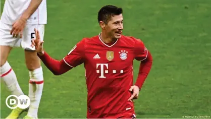  ??  ?? Robert Lewandowsk­i is on course to break Gerd Müller's scoring record