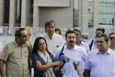  ?? PETROS KARADJIAS/THE ASSOCIATED PRESS ?? Turkish journalist­s gathered to support detained colleague Bulent Mumay. Sixteen journalist­s have been kept for questionin­g since the failed coup.