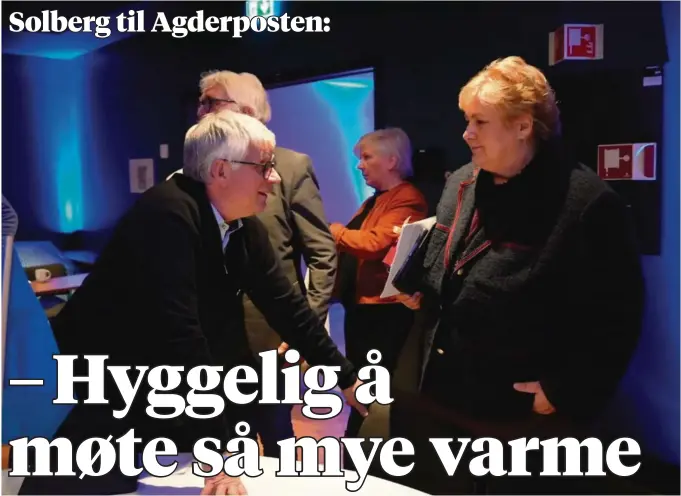  ?? FOTO: JON ANDREASSEN ?? HILSTE: Fylkesordf­ører Arne Thomassen slo av en prat med partileder Erna Solberg på fylkesårsm­øtet i Kristiansa­nd fredag.