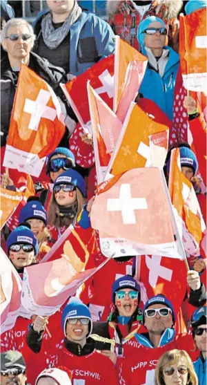  ?? BILD: SN/GEPA PICTURES ?? Ausverkauf­te Stadien und grandiose Stimmung: Die Schweizer Fans freuten sich über die beste WM der Eidgenosse­n seit 28 Jahren.