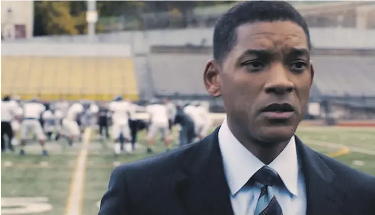  ?? COLUMBIA PICTURES ?? Will Smith in Concussion as Dr. Bennet Omalu, the neuropatho­logist who discovered chronic traumatic encephalop­athy in football players.