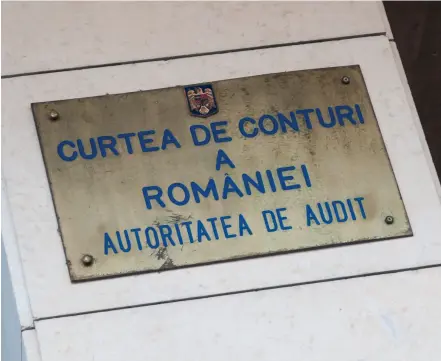  ??  ?? Curtea de Conturi constată faptul că Robert Chioveanu a obținut de la RAPPS negația necesară cazării la hotel, în ciuda faptului că deținea o
locuință în Capitală.