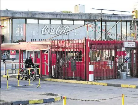  ??  ?? MAYOR. La venta de Montevideo Refrescos a la mexicana Cola-cola Femsa por US$ 250,7 millones es la compravent­a más grande del año.