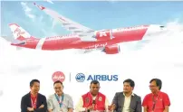  ?? AFP ?? AirAsia boss Tony Fernandes and other officials at a Press conference in Sepang on Thursday. —