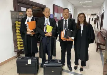  ?? ?? (From left) Lo, Siew Chiang, Kong and Brenda pose at the end of the proceeding.