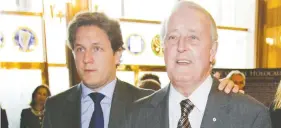  ?? MARK BLINCH / REUTERS ?? Former prime minister Brian Mulroney and his son Mark Mulroney, who would have
been a serious contender for the Conservati­ve leadership had he decided to run.