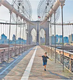  ?? ?? i
Bridge between worlds: the QM2 offers vintage glamour on a trip to modern New York