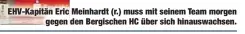  ??  ?? EHV-Kapitän Eric Meinhardt (r.) muss mit seinem Team morgen
gegen den Bergischen HC über sich hinauswach­sen.