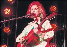  ??  ?? Juana Molina actuó sin la banda que la acompañó en los últimos años.