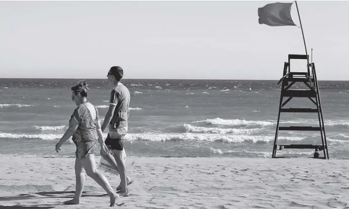  ?? Fotos: Ángel García ?? Das Traumziel Mittelmeer­strand kann, wenn man gewisse Regeln nicht beachtet, schnell zum Alptraum werden.