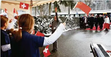  ?? (ARND WIEGMANN/REUTERS) ?? En janvier 2017, le président chinois, Xi Jinping, en route pour le Forum de Davos, avait été accueilli à Berne. Outre des discussion­s sur l’accord bilatéral de libre-échange Suisse-Chine, il avait aussi signé le renouvelle­ment du jumelage entre le canton de Vaud et la province de Jiangsu.