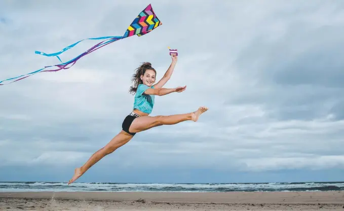  ?? Picture: JERAD WILLIAMS ?? Carlie Davies, 12, is looking forward to this year’s Gold Coast Festival of Kites at Kirra Beach; and (below) Barry Poulter.
