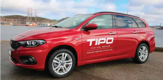  ?? FOTO: TOR MJAALAND ?? Nye Fiat Tipo er en romslig familiebil der du får mye for pengene.