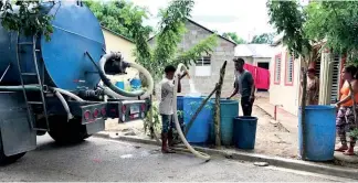  ?? FUENTE EXTERNA ?? Camiones llevan agua a más de 26 sectores de Moca.