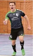  ?? Foto: Brugger ?? Maximilian Heiß und der FC Stätzling be streiten die Auftaktpar­tie.