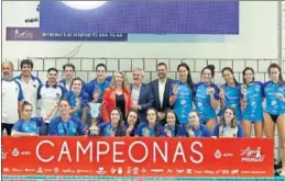  ??  ?? CAMPEONAS. El Sabadell se llevó otra Copa de la Reina.