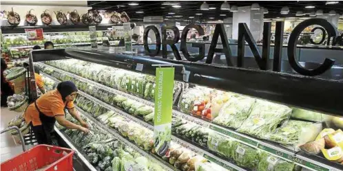  ??  ?? One obvious deterrent to switching to organic foods is cost – organic produce costs much more than nonorganic ones. – Filepic