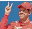  ?? FOTO: CHIASSON/DPA ?? Auch im Sport ist das Zeichen verbreitet: Hier zeigt es Formel-1-Fahrer Sebastian Vettel.