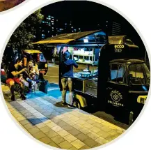  ?? FOTOS JAIME PÉREZ. ?? Una zona en la que hay oferta variada de food trucks es en Ciudad del Río con platos desde $10.000.
