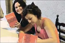  ?? ARCHIVO ?? Jenni Rodà y Neus Verdaguer firmando su libro premiado