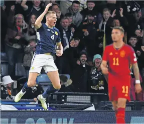  ?? Selecionad­or de Espanha ?? McTominay celebrou o segundo bis pela Escócia em quatro dias
Luis De la Fuente