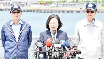  ?? — AFP photo ?? Tsai (centre) speaks, flanked by David Lee, chief of Taiwan’s National Security Council (left) and Defence Minister Yen Teh-fa at the Suao navy harbour in Yilan.