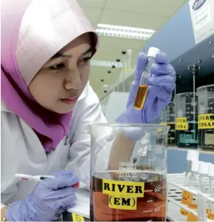  ??  ?? Nahrim conducts water treatment research at its Water Quality Laboratory.