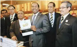  ?? BERNAMAPIX ?? Zambry (third from right) with state finance officer Datuk Mohd Ghazali Jalal (second from right) before tabling the state budget yesterday.