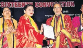  ?? HT PHOTO ?? Union agricultur­e minister Radha Mohan Singh awarding a degree to a student at the National Dairy Research Institute’s convocatio­n in Karnal on Saturday.