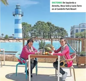  ??  ?? DOCTORAS De izquierda a derecha, Rosa Solà y Lucía Tarro en el Cambrils Park Resort