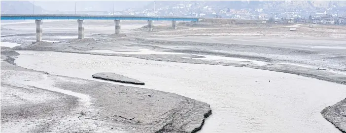  ??  ?? DRY RUN: The Neretva River runs through Jablanica lake’s banks. The lake is used to power Jablanica’s electrical plant. Its overdevelo­pment has destabilis­ed flora and the habitats of millions of fish.