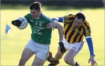  ??  ?? Seamus O’Donnell of Naomh Eanna races away from Declan Grennan (Tullogher-Rosbercon).