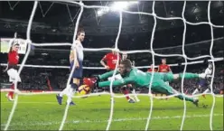  ??  ?? PARTIDAZO. De Gea hizo 14 paradas ante el Tottenham.