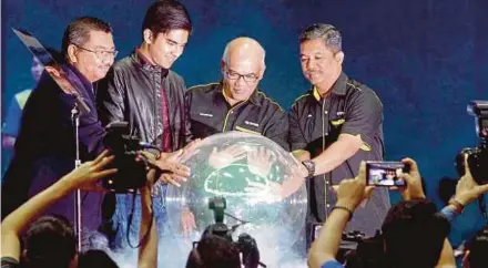  ?? PIC BY AZHAR RAMLI ?? Youth and Sports Minister Syed Saddiq Syed Abdul Rahman (second from left) launching the Varsity Anti-Corruption Convention at Universiti Malaysia Perlis in Arau yesterday.