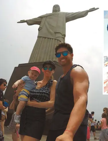  ??  ?? VIAJE EN FAMILIA. Carlitos estuvo recorriend­o durante siete días las playas de Río de Janeiro junto a su mujer Giselle Lesme y su hijo Benicio.