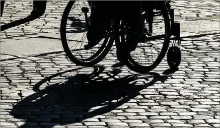  ??  ?? Le 11 février 2005, la loi pour l’égalité des droits et des chances des personnes handicapée­s était promulguée.