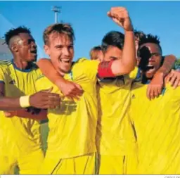  ?? CÁDIZ CF ?? Los jugadores del Cádiz B celebran un tanto esta temporada.