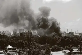  ?? Sunday Alamba / Associated Press ?? Smoke rises from a prison in Lagos, Nigeria, on Thursday. The country has been gripped by two weeks of protests against police brutality.