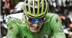  ?? Foto: Jeff Pachoud, afp ?? Das Leiden hat ein Ende: Nach einem Sturz und der darum schmerzend­en Schulter stieg Marcel Kittel aus der Tour de France aus.